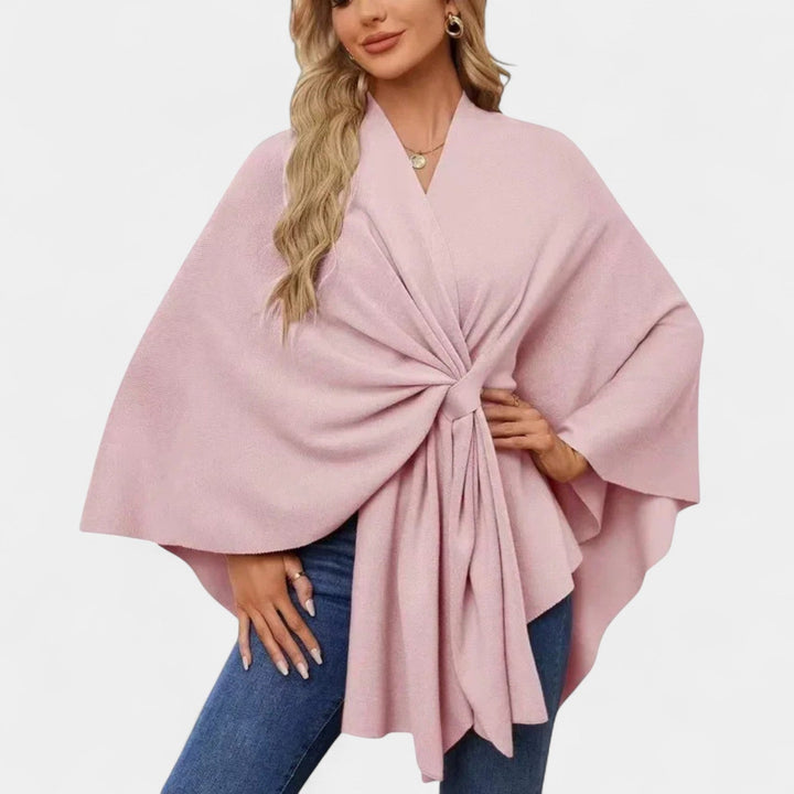 Daniela – Elegantní pončo s jemným spadením a mašlí