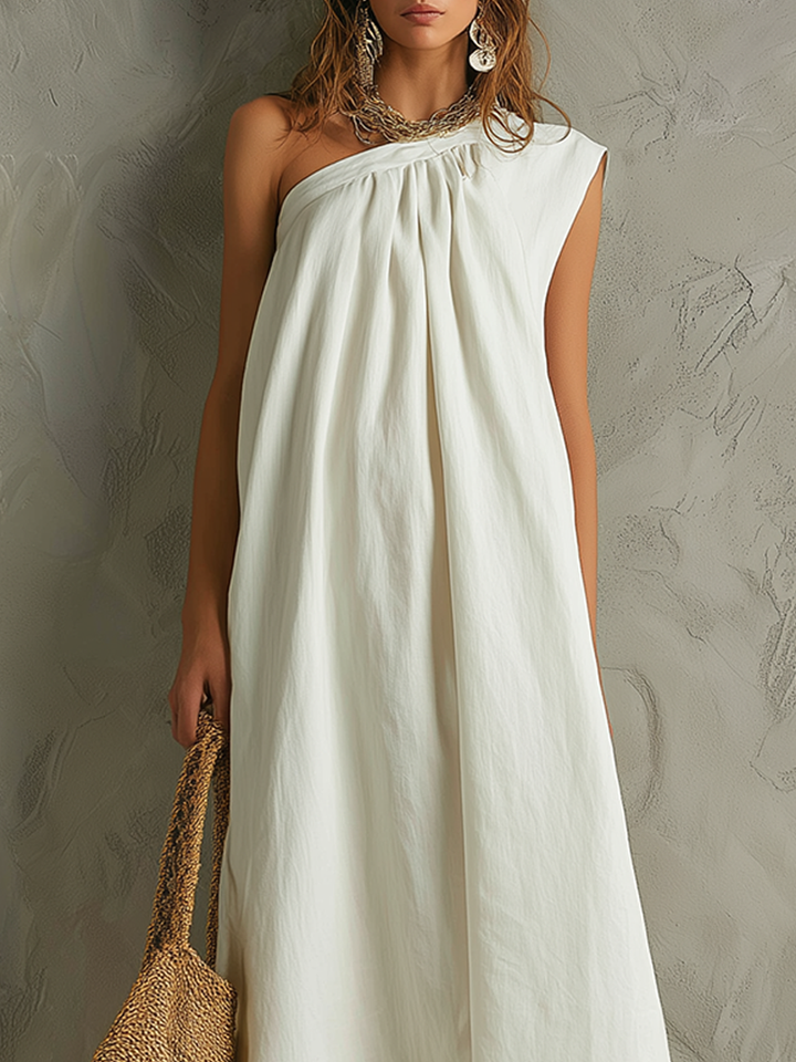 Minimalistické bílé maxi šaty s jedním ramenem a resortním stylem