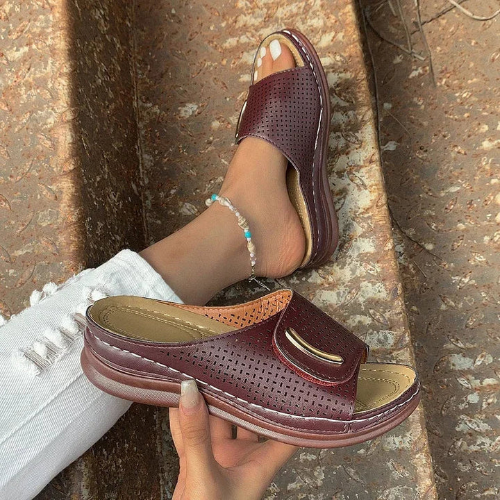 Joanna | Minimalistické slip-on sandály