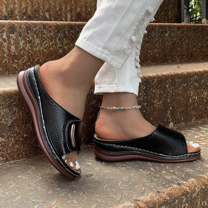 Joanna | Minimalistické slip-on sandály