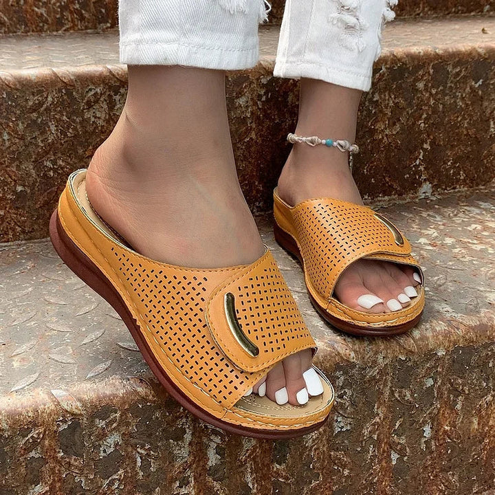 Joanna | Minimalistické slip-on sandály